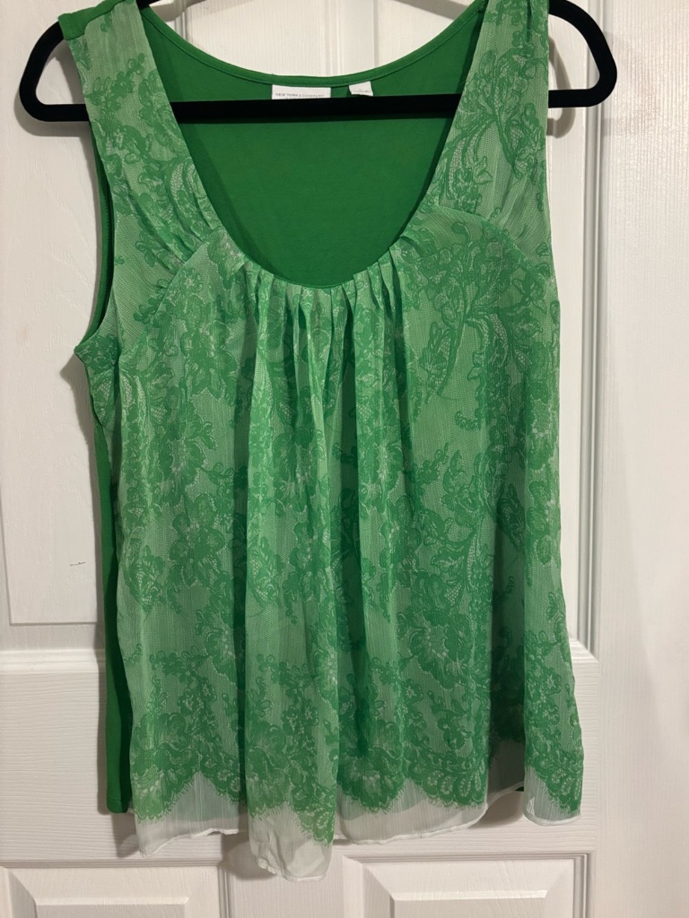 😍NY&Co. Green Lace Overlay Sleeveless Tank Top Size large